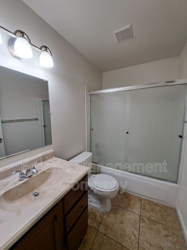 Building Photo - 543 W Alamos Ave