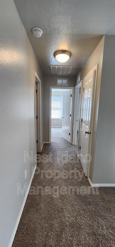 Building Photo - 657 N Manship Ave