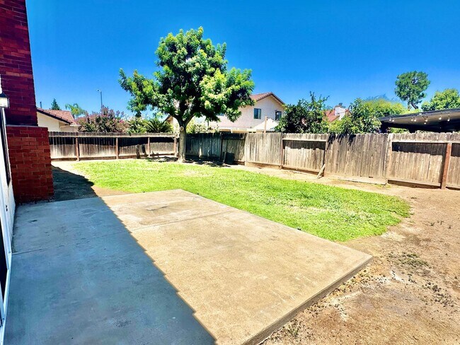 Building Photo - Fully Remodeled 3/2 in Northwest Fresno
