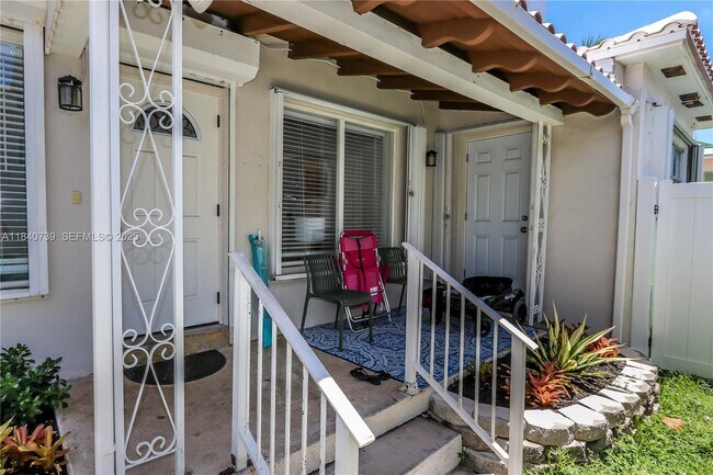 Building Photo - 326 Van Buren St