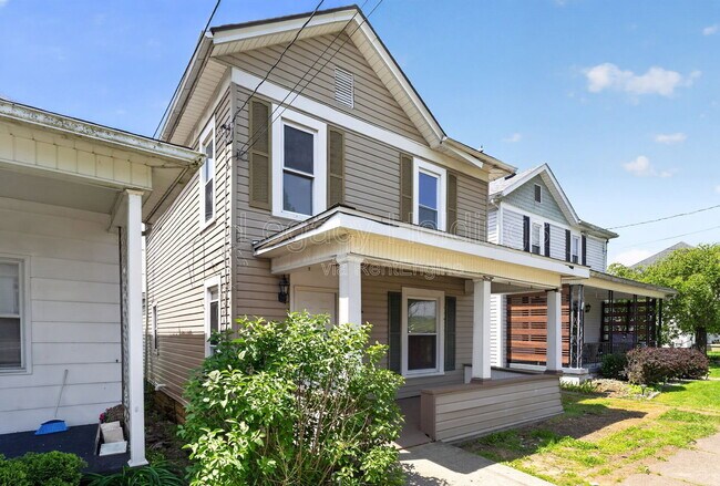 Building Photo - 2113 Goff Ave