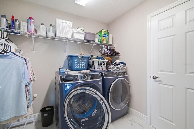 Building Photo - 6396 Roadstead Ct