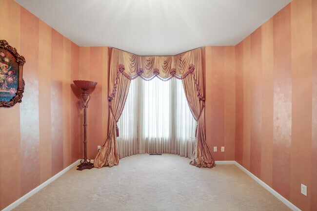 Building Photo - 6569 Whispering Woods Dr