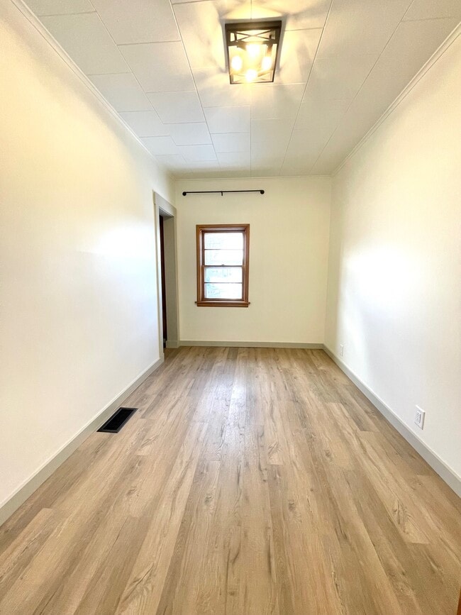 Building Photo - 512 Single Family Home