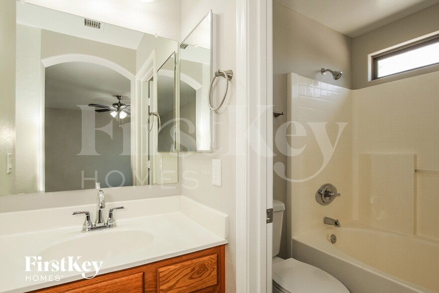 Building Photo - 7221 W Marlette Ave