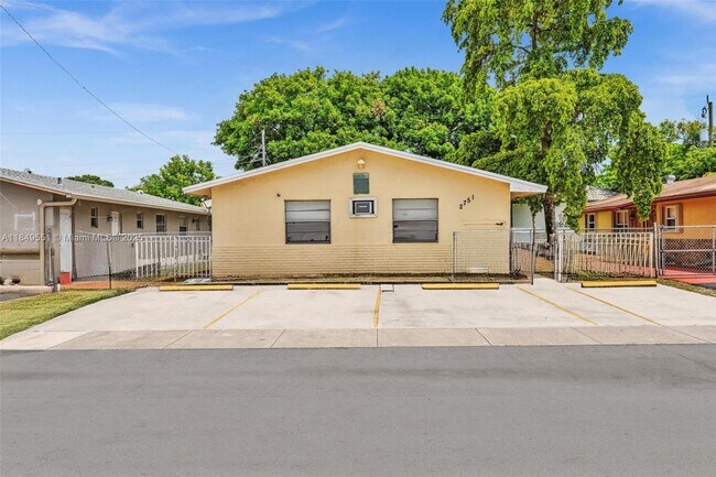 Building Photo - 2751 NW 14th Ct