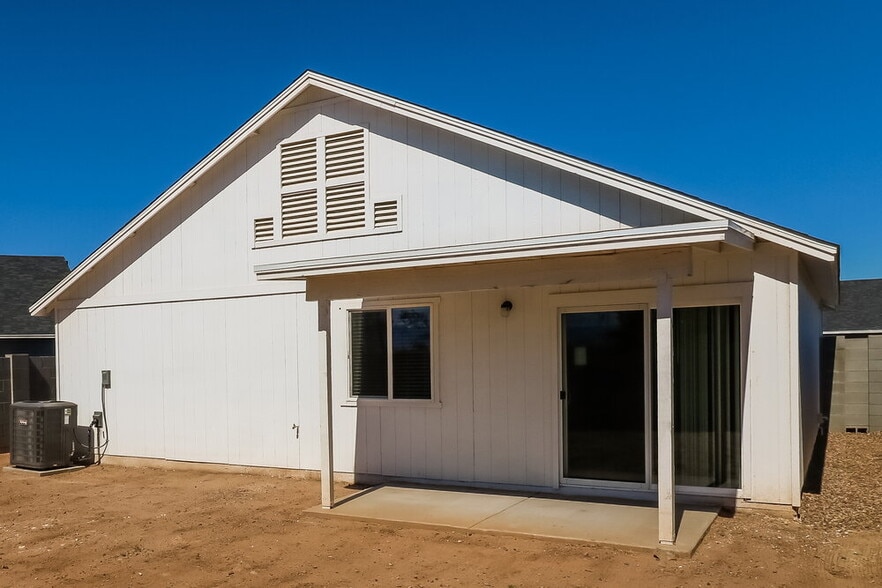 Building Photo - 3865 W Gaby Rd