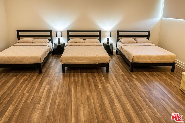 Building Photo - 11257 Collett Ave