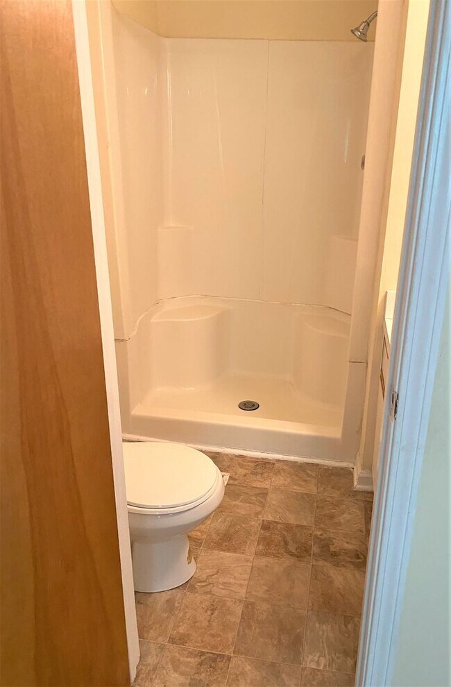 Building Photo - 2BR Candle Wyck Community located on kerr Ave, Walk to UNCW, Shopping and Breweries Ground floor ...