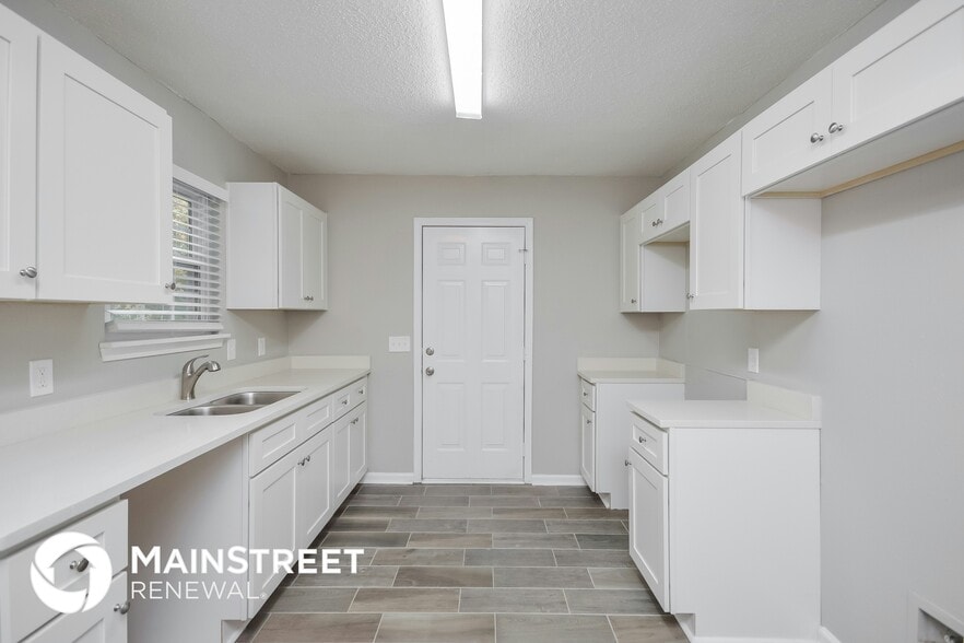 Building Photo - 722 Jockey Ln