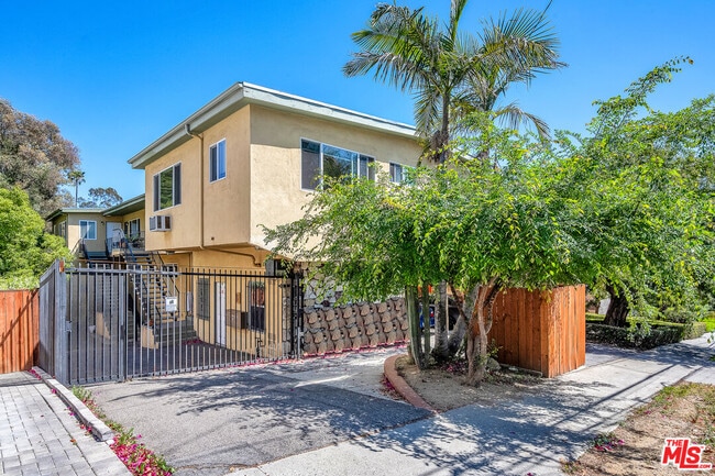 Primary Photo - 1648 Edgecliffe Dr