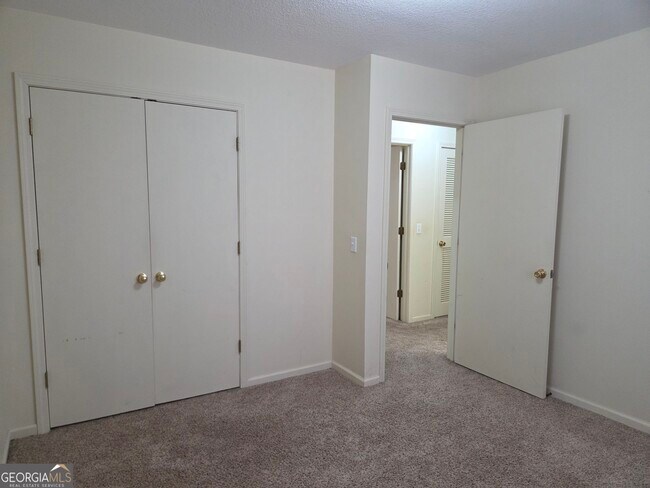 Building Photo - 301 Arlington Dr
