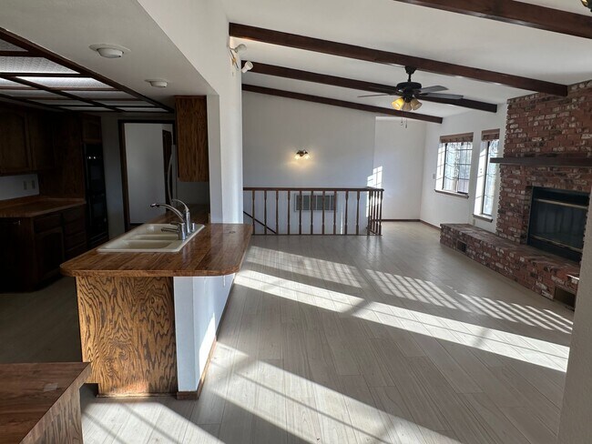 Building Photo - Bear Valley 3+4 with over 4 acres! MUST SEE!