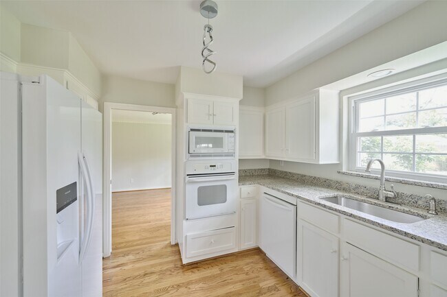 Building Photo - 12402 Stafford Springs Dr