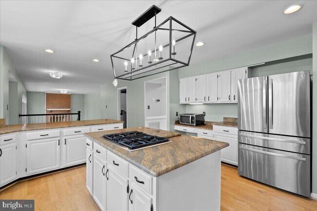 Building Photo - 8608 Oak Brook Ln