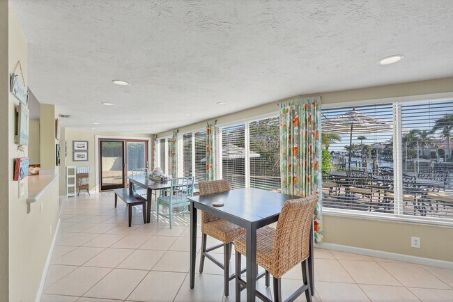 Building Photo - 1155 Bogey Ln