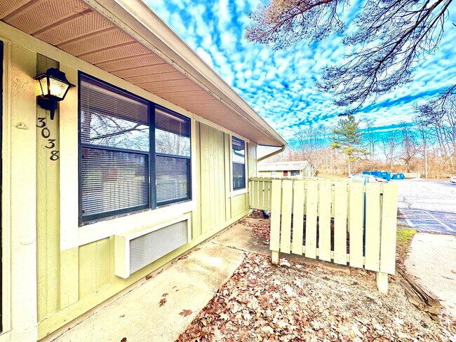 Building Photo - 3032 E Amy Ln