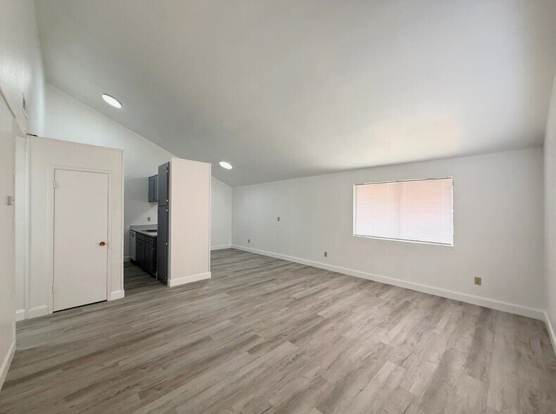 Building Photo - 3310 R St