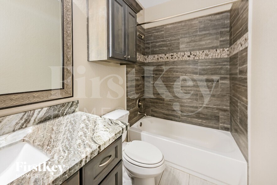 Building Photo - 215 Brazos Dr