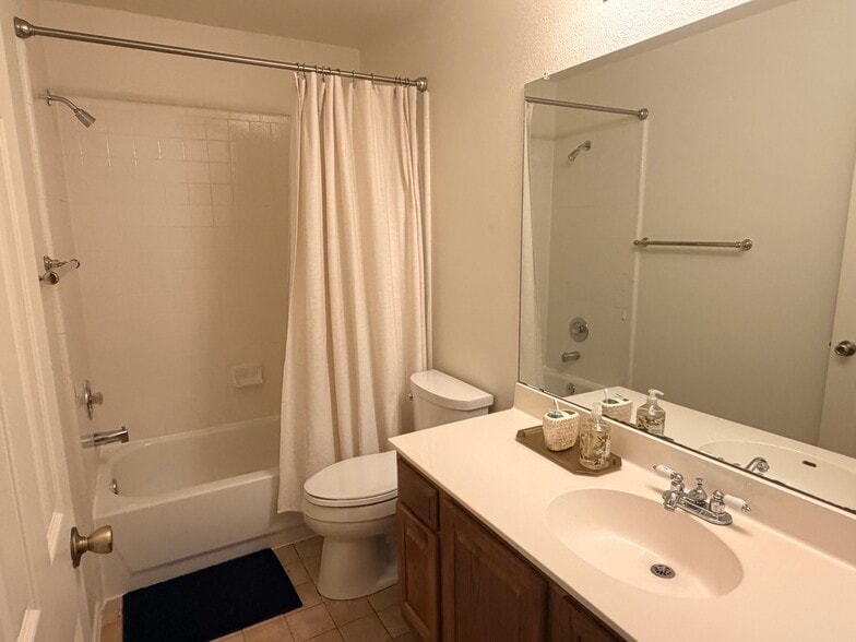 Building Photo - 8516 Hillrock Dr