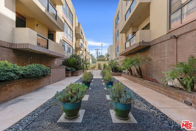 Building Photo - 235 S Tower Dr