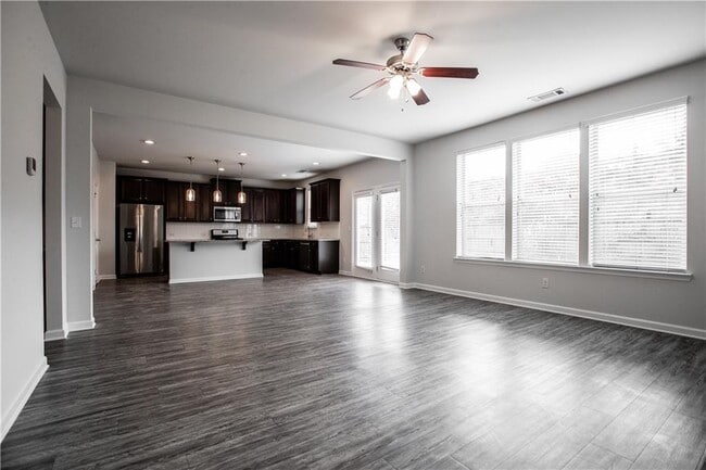 Building Photo - 5410 Mirror Lake Dr