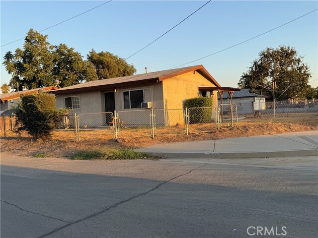 Primary Photo - 26511 Fresno St