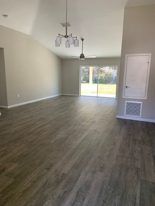 Building Photo - Newer Single Family Home!
