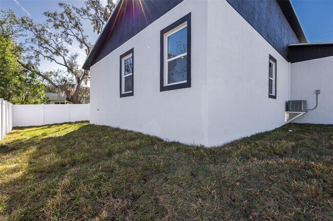 Building Photo - 9912 Golden Loop