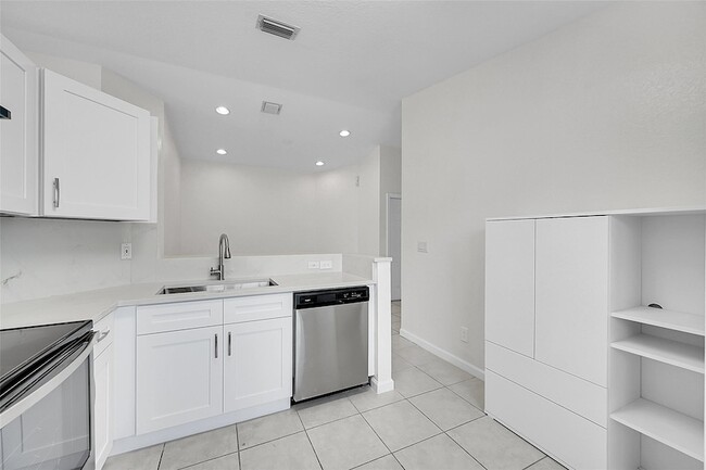 Building Photo - 5642 NW 118th Dr