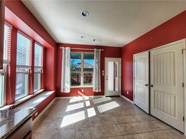 Building Photo - 405 S Brook Dr