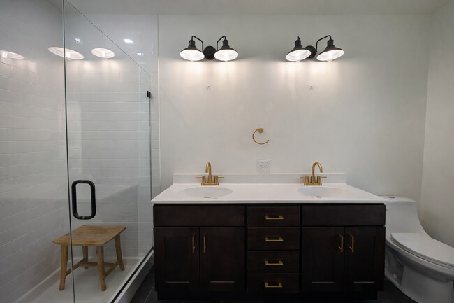 Building Photo - Fairview Rental! - Two Occupants Max