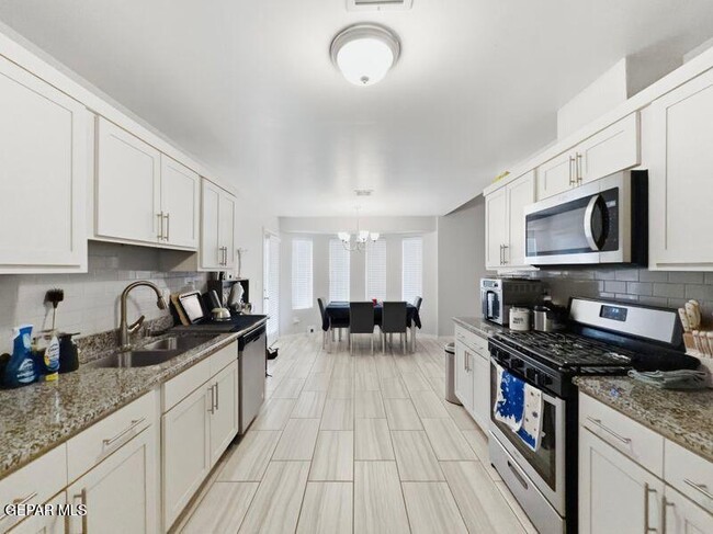 Building Photo - 13828 Summer Story Ave