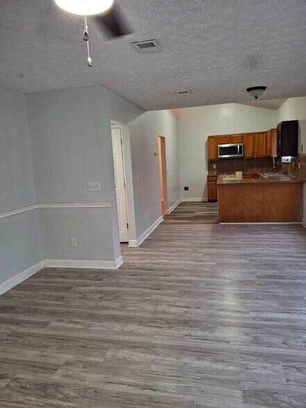 Building Photo - 518 Thomas Downs Way