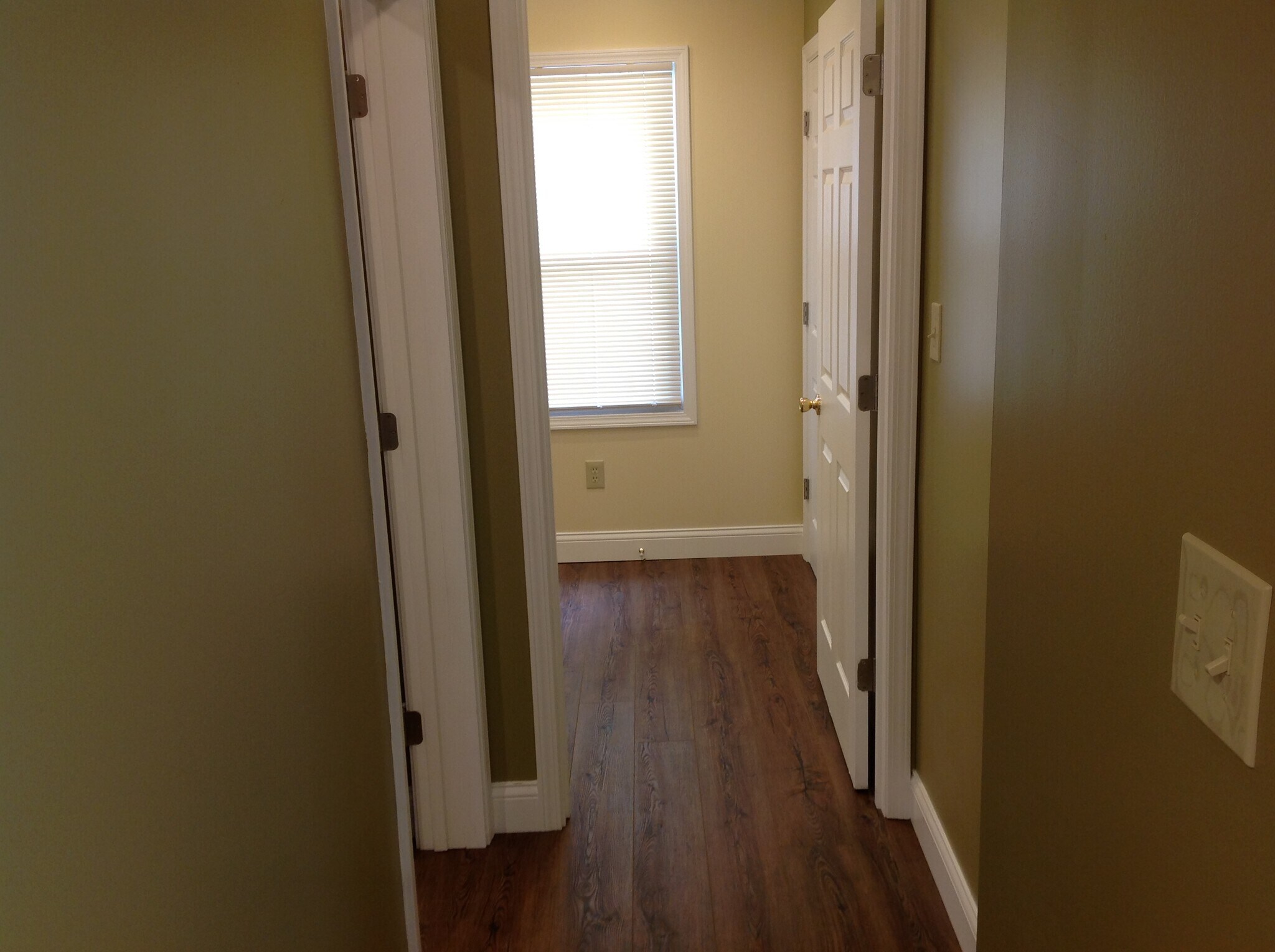 Building Photo - 1947 E 124th Pl