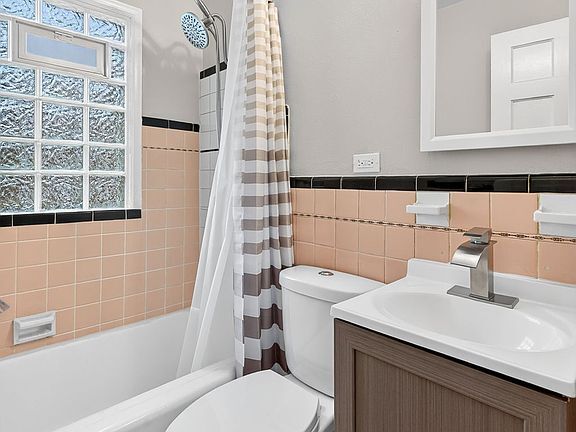 Building Photo - 8232 Davenport Dr