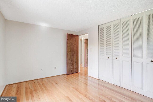 Building Photo - 1803 E Beech Rd