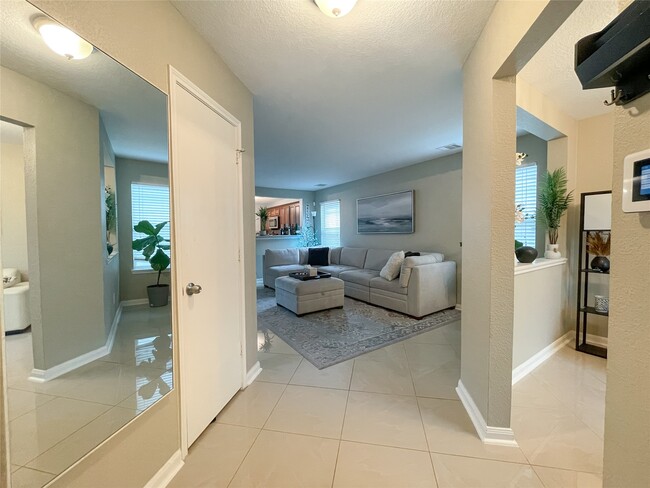 Building Photo - 2642 Skyview Ridge Ct