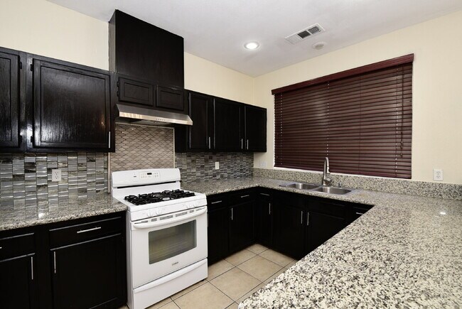 Building Photo - Charming 3-Bedroom, 2.5-Bath Two-Story Home At Smoke Ranch!