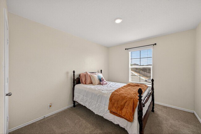 Building Photo - Energy-Efficient Applewood Home Near Lackland AFB - Realtor Commission: $500
