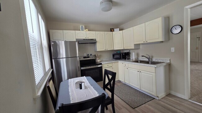 Building Photo - 542 Whitney Ave