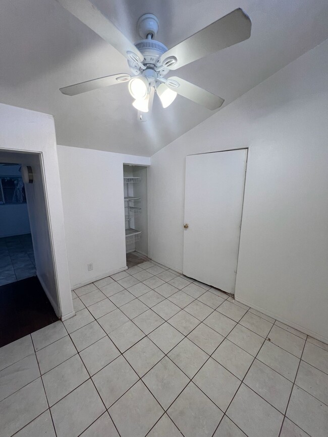 Building Photo - 2555 E Fort Lowell Rd