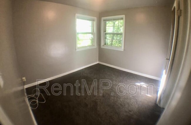 Building Photo - 1011 S Lansing St