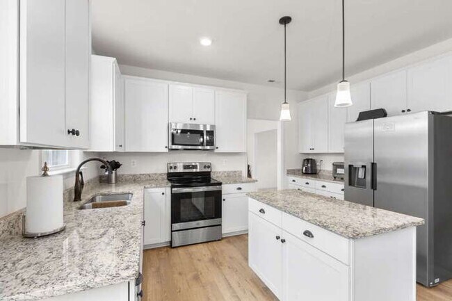 Building Photo - Charming 4-Bed Oasis with 2.5 Baths on Wil...