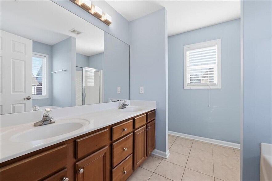 Building Photo - 903 Misty View Ct SW