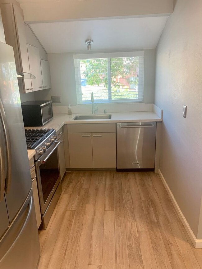 Building Photo - Remodeled, Upstairs 2BD / 1BA Condo Less Than 1/2 Mile From the Beach