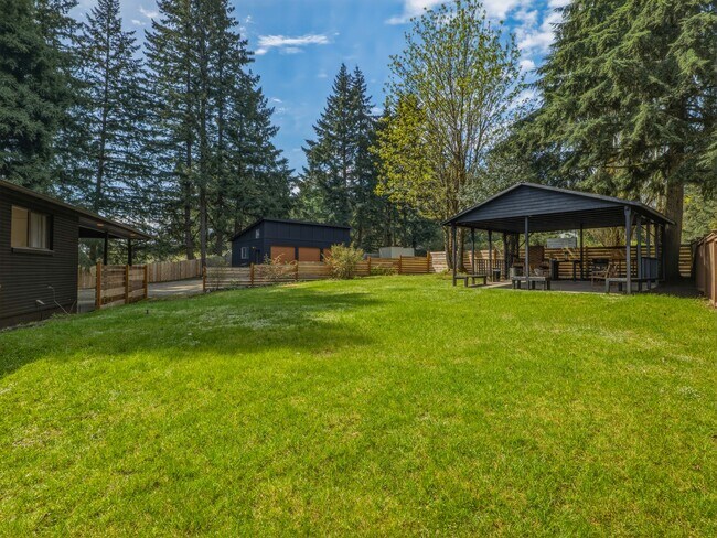 Building Photo - 1366 SE High Ridge Ct