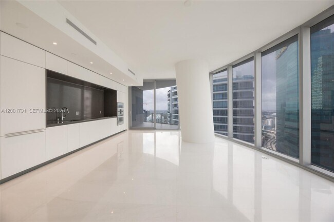 Building Photo - 300 Biscayne Blvd Way