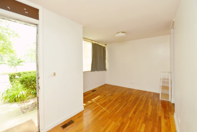 Building Photo - 816 S Ada St