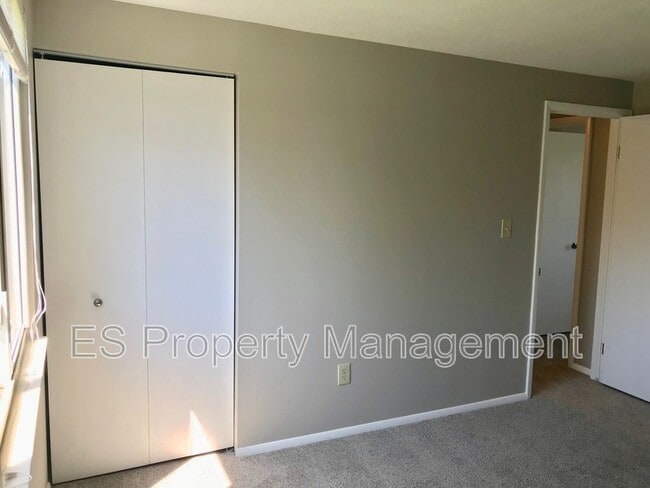 Building Photo - 6516 Zionsville Rd